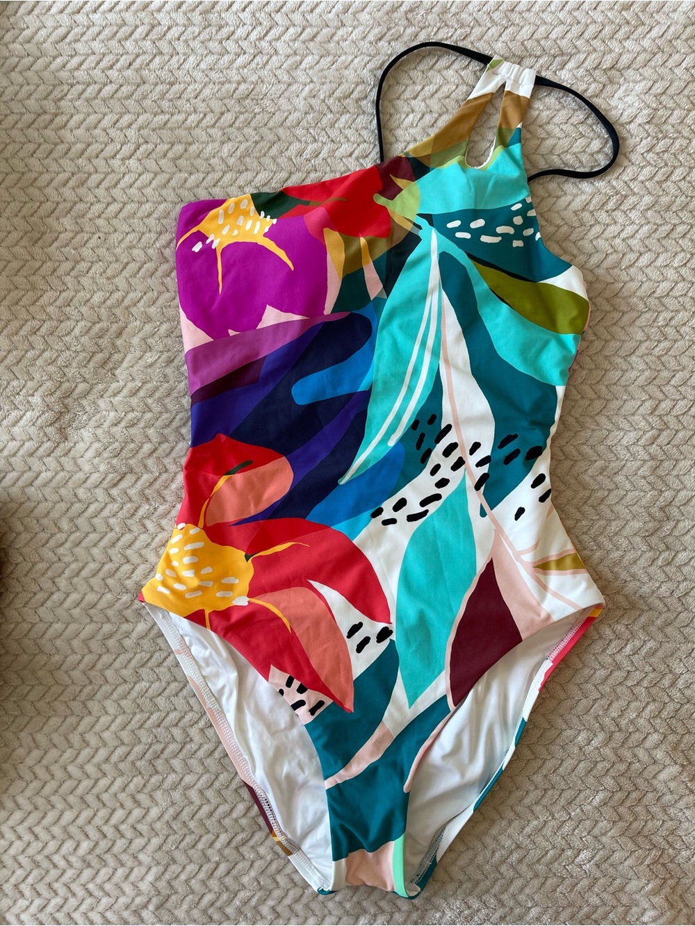La Blanca Electric Shore, one piece suit size 8 in like new condition.